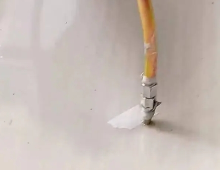 中牟瓷砖空鼓维修公司专业解答在瓷砖铺贴过程中，如果使用的砂料过粗（如全部使用了粗砂），可能会导致以下问题