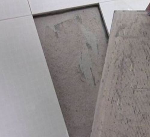 中牟瓷砖空鼓维修公司分享瓷砖铺贴时如果打浆（即涂抹在瓷砖背面和基层上的砂浆或瓷砖胶）过少，会带来以下问题